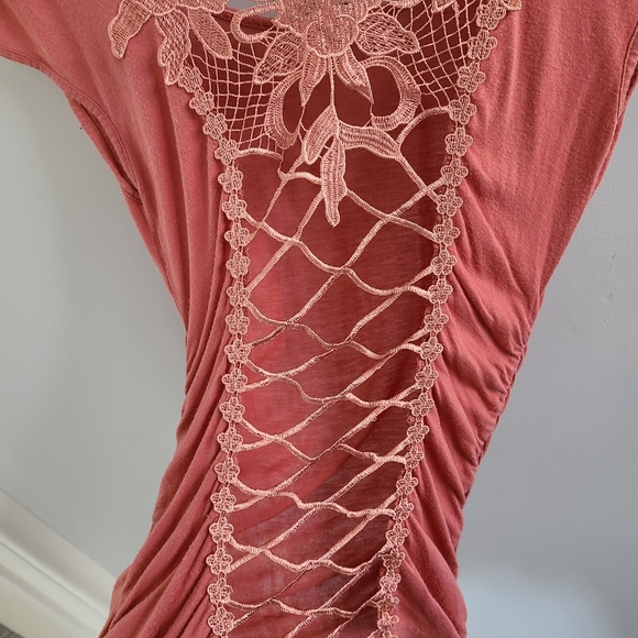 ✨️5 for $25✨️ Xs Kismet Ruched T-shirt - Picture 2 of 5